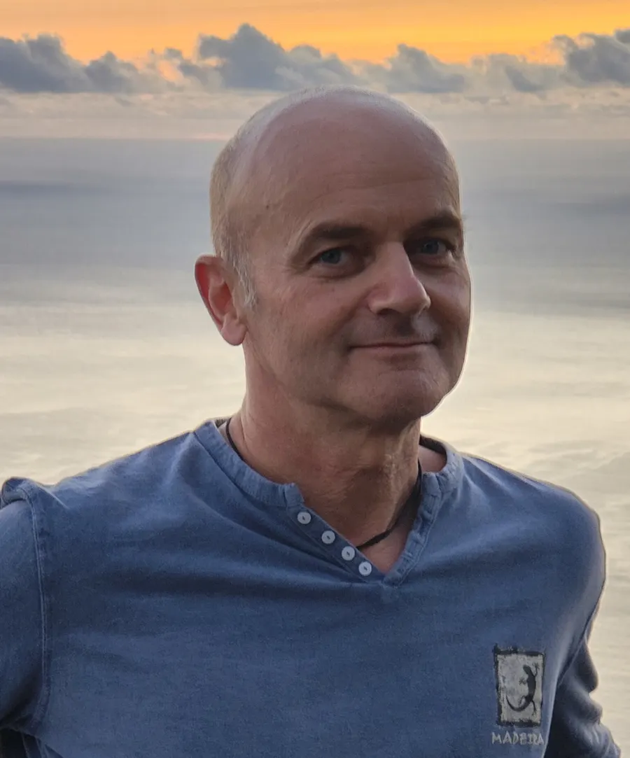 Walter, souriant, face à l’objectif.